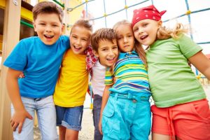 Jak wspierać rozwój trwałych przyjaźni dziecięcych?
