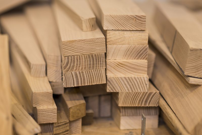 Budowa ładnych i wytrzymałych konstrukcji z drewna klejonego: co można z niego stworzyć?